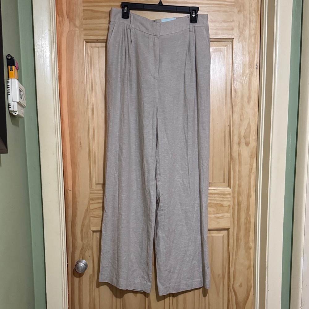 Tan Pants Wide Leg Front Pleat Pants.  Elastic Waistband Size M Inseam 30